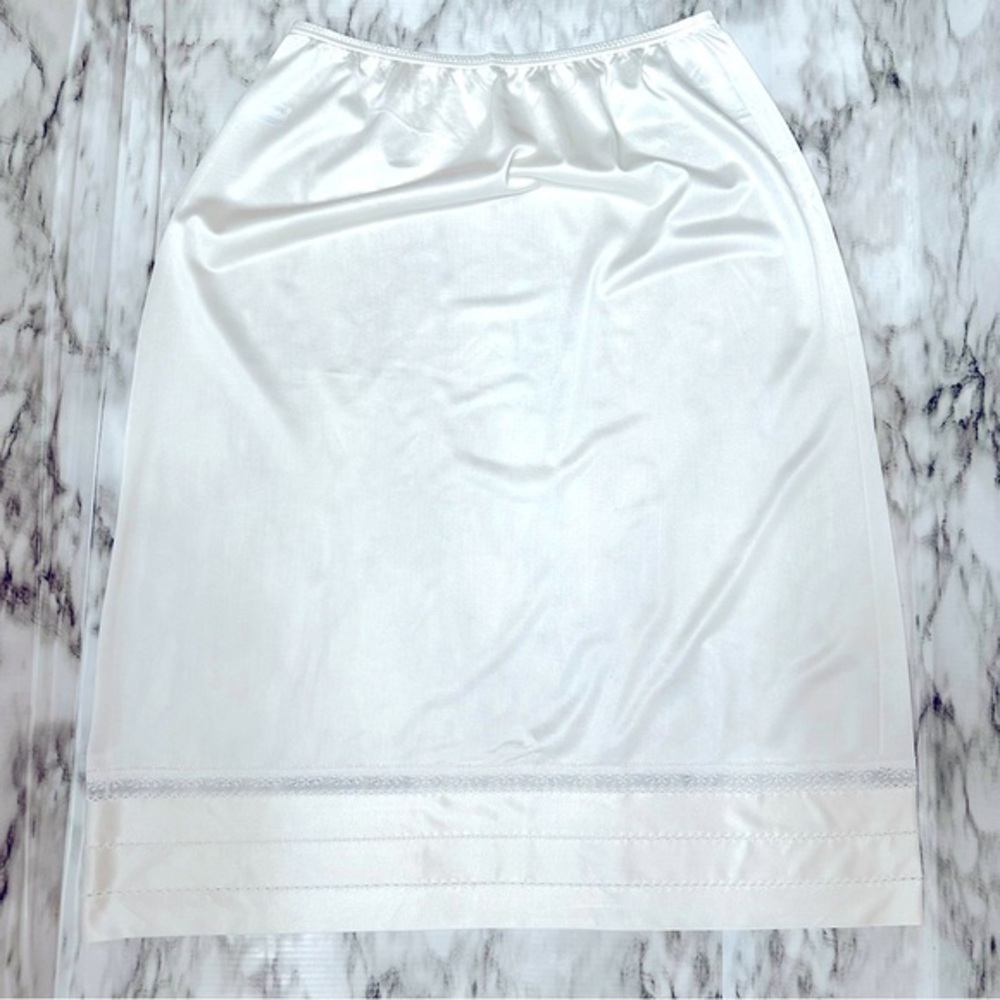Lorraine Womens Sz Medium Tall White Slip Skirt Adjustable Hem Vintage Made USA